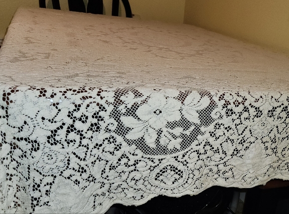 Vintage Ivory Lace Tablecloth by Quaker - Picture 7 of 13